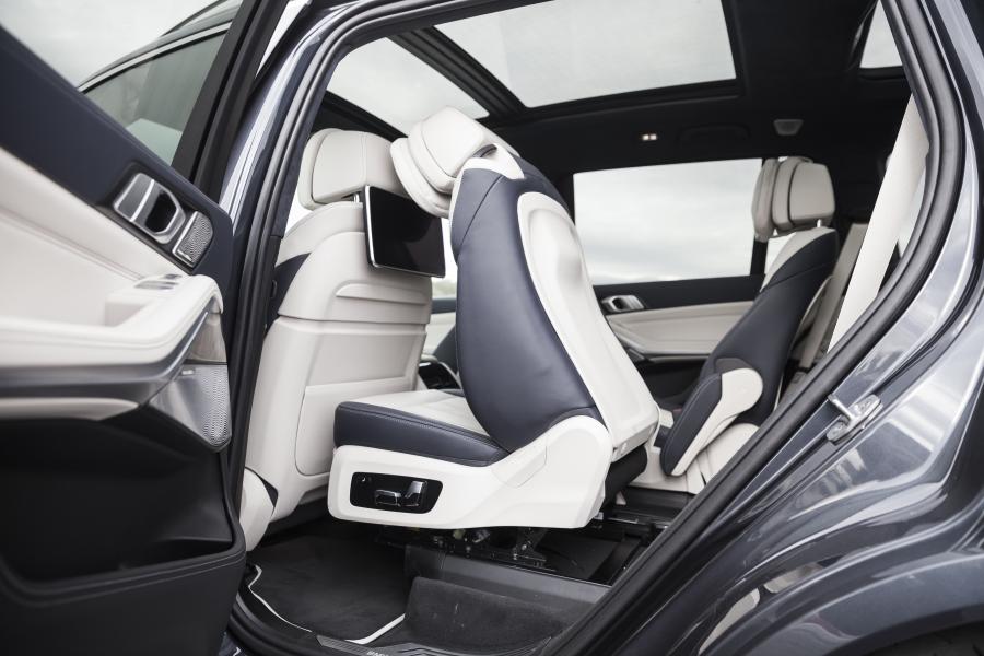 Интерьер BMW X7 xDrive40i Design Pure Excellence (G07) 2019 года  (NA) (фото 8 из 42)